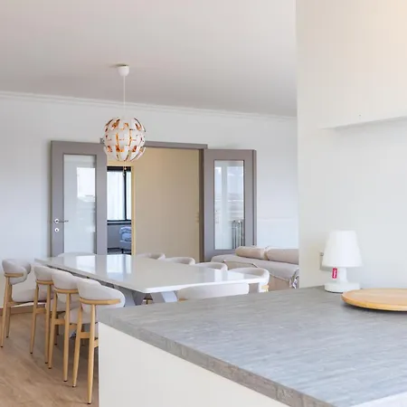 The Harbour Seabreeze Loft *